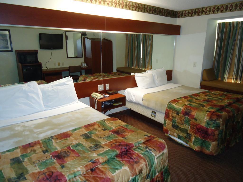 Americas Best Value Inn & Suites Brunswick Kamer foto