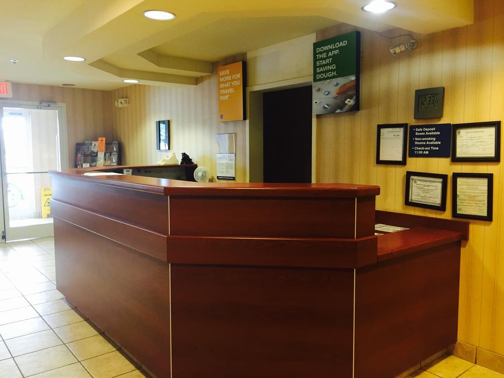 Americas Best Value Inn & Suites Brunswick Buitenkant foto