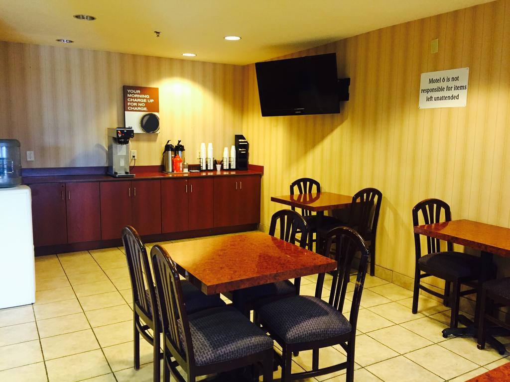 Americas Best Value Inn & Suites Brunswick Buitenkant foto