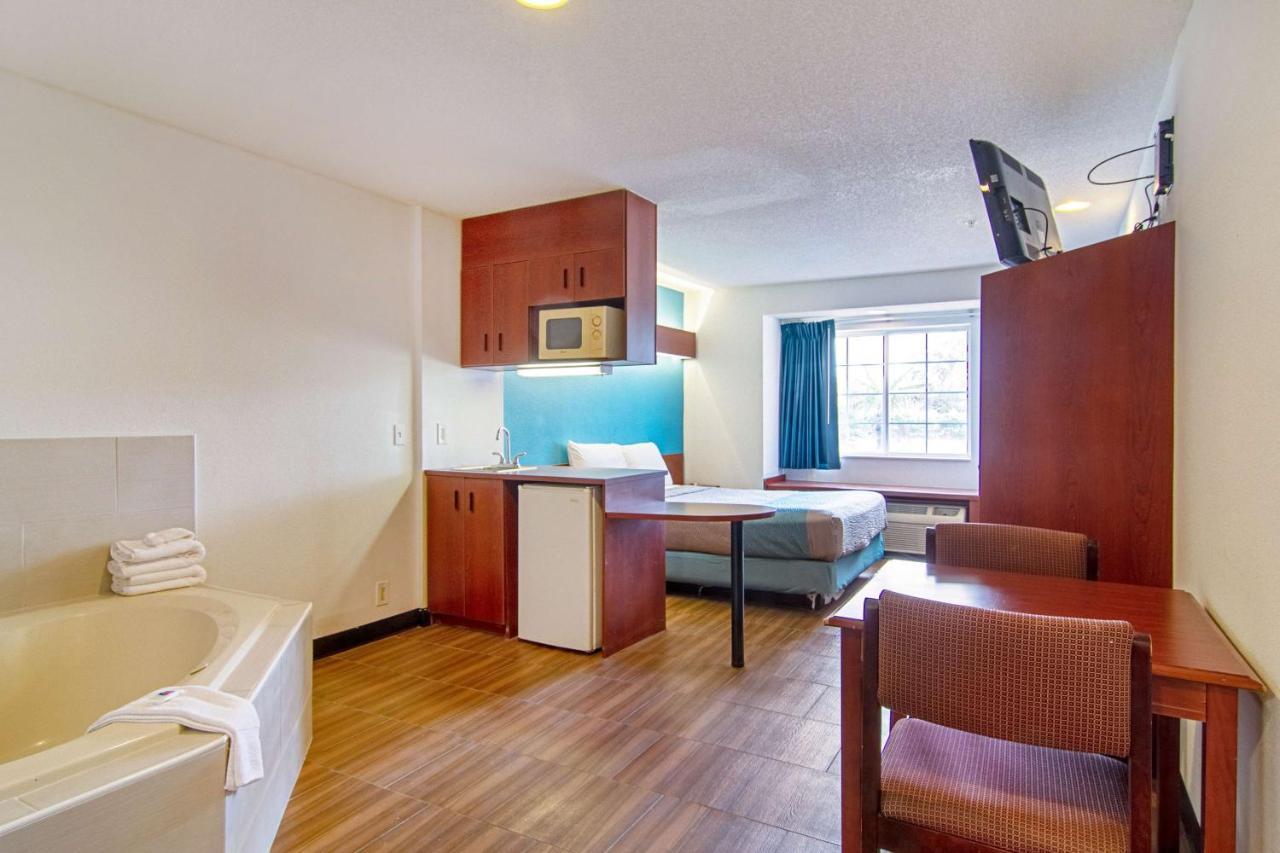 Americas Best Value Inn & Suites Brunswick Buitenkant foto