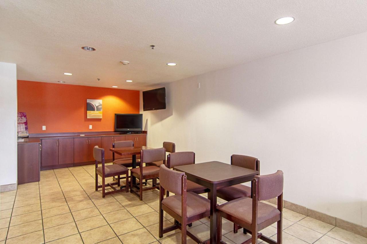 Americas Best Value Inn & Suites Brunswick Buitenkant foto