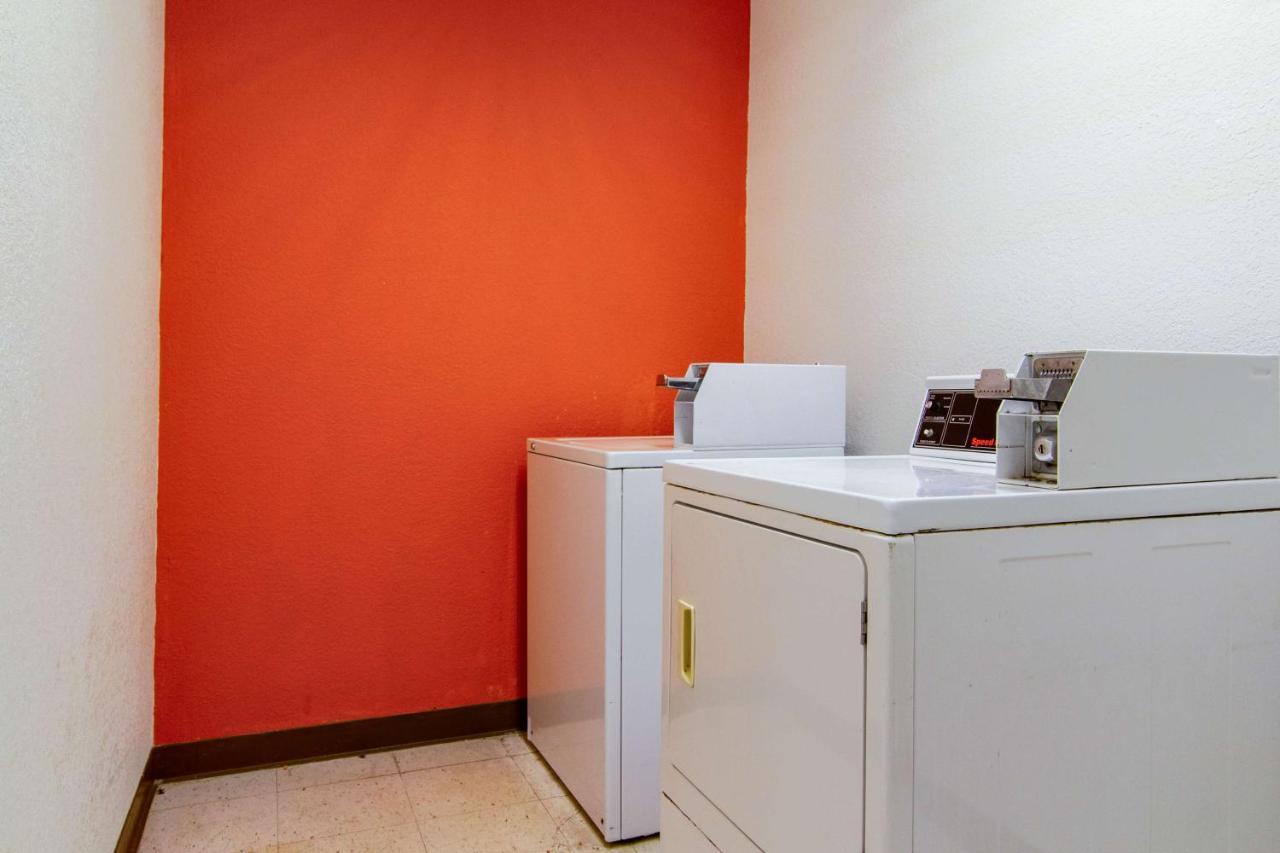 Americas Best Value Inn & Suites Brunswick Buitenkant foto