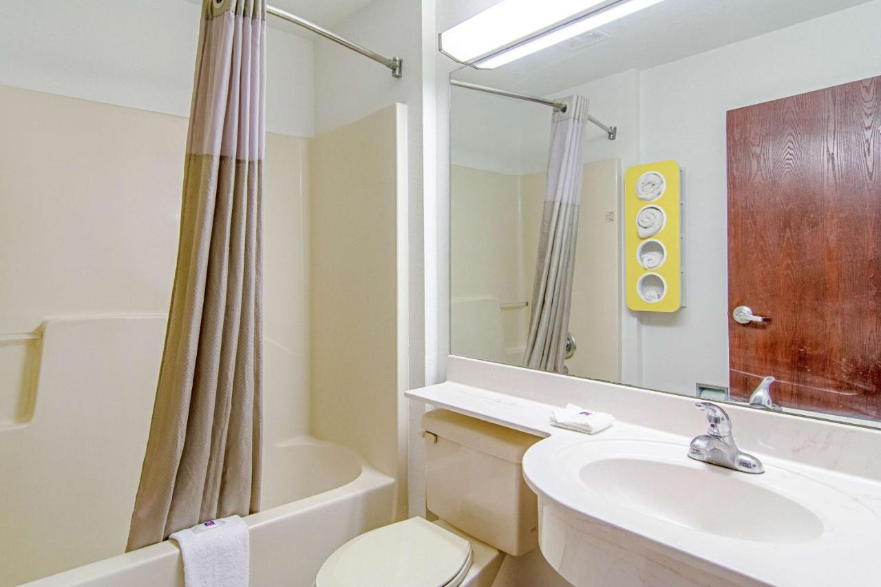 Americas Best Value Inn & Suites Brunswick Buitenkant foto