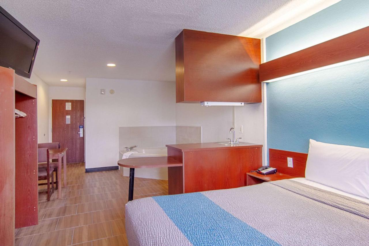 Americas Best Value Inn & Suites Brunswick Buitenkant foto