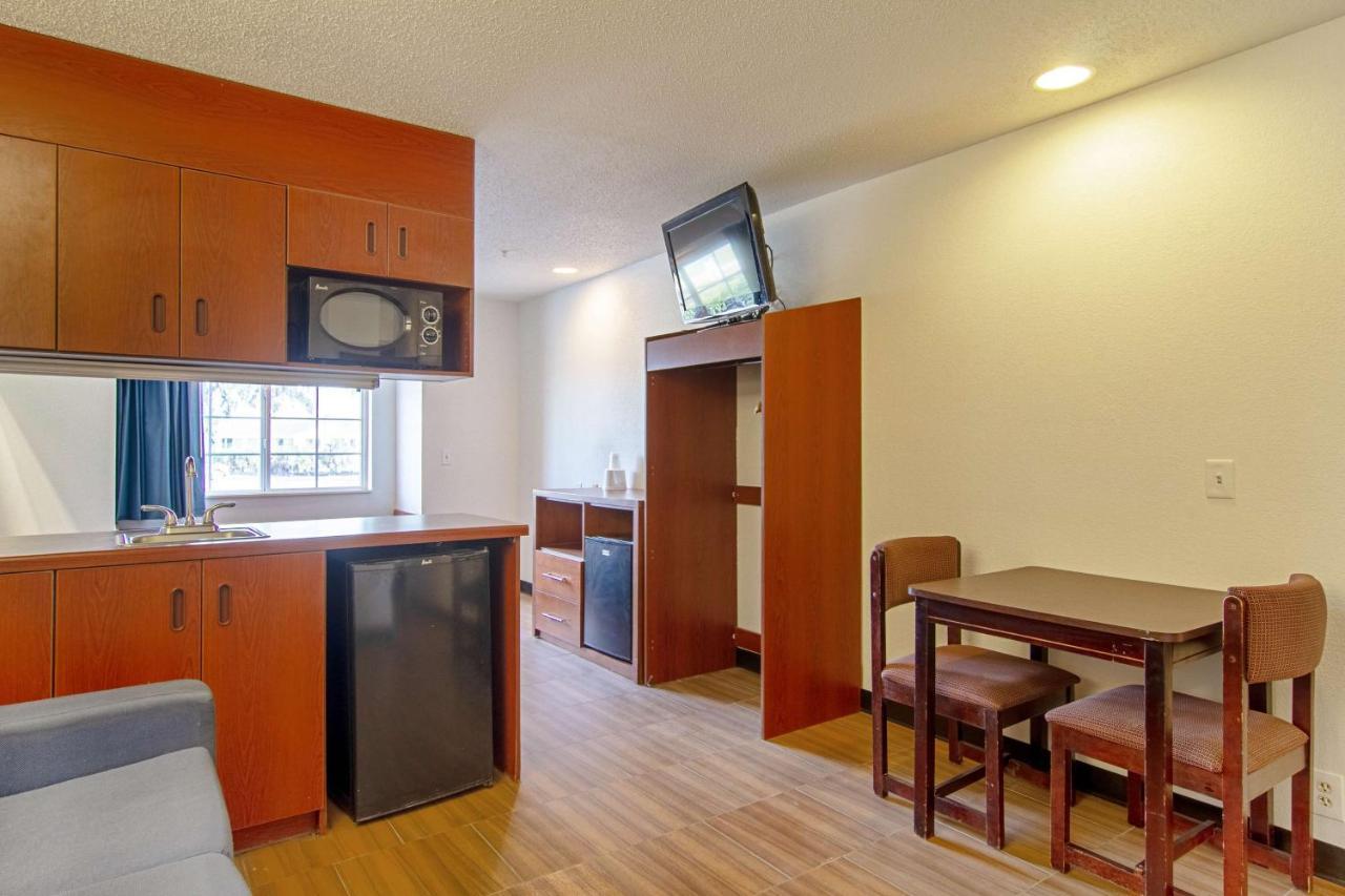 Americas Best Value Inn & Suites Brunswick Buitenkant foto